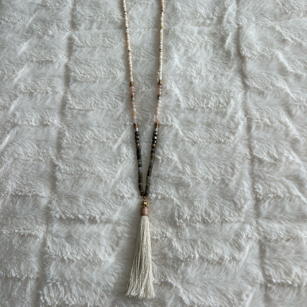 Stella and dot fringe necklace - like new!